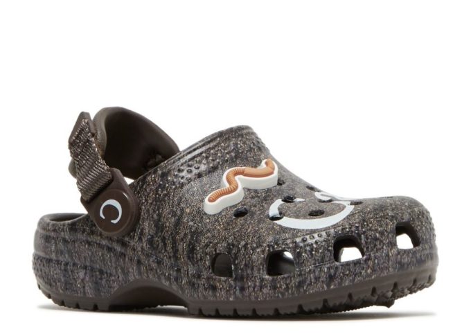Anwar Wortels x Clog Kids “Soil – Espresso”