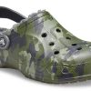 Crocs Baya gevoerde klomp met fleecevoering en camouflageprint, unisex 205975-97G