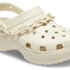 Crocs (WMNS) Klassieke platformklompen met ketting “Bone” 209022-2Y2