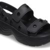 Crocs (WMNS) Skyline sandalen met studs “Zwart” 209025-001