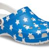 Crocs (WMNS) USA Patroonprint Lichtgewicht Comfortabele Sandalen Blauw Rood 205974-94S