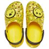 Crocs (WMNS) X Smiley Classic Clog Dikke Zool Smiling Face Clouds Sandalen Geel Zwart 207233-90H